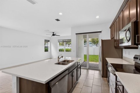 Купить таунхаус в Дирфилд-Бич, Флорида 3 спальни, 171.87м2, № 2067409 - фото 7