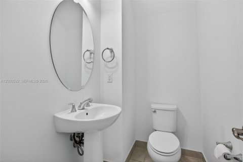 Купить таунхаус в Дирфилд-Бич, Флорида 3 спальни, 171.87м2, № 2067409 - фото 15