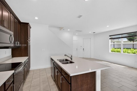 Купить таунхаус в Дирфилд-Бич, Флорида 3 спальни, 171.87м2, № 2067409 - фото 8