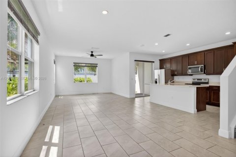 Купить таунхаус в Дирфилд-Бич, Флорида 3 спальни, 171.87м2, № 2067409 - фото 3