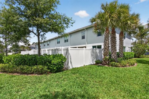 Купить таунхаус в Дирфилд-Бич, Флорида 3 спальни, 171.87м2, № 2067409 - фото 13