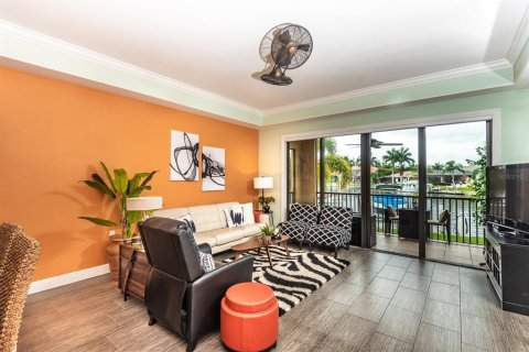 Condominio en alquiler en Punta Gorda, Florida, 2 dormitorios, 137.22 m2 № 242159 - foto 14