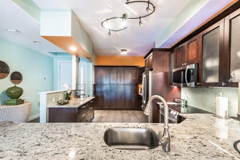 Condo in Punta Gorda, Florida, 2 bedrooms  № 242159 - photo 9