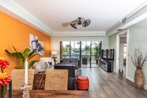 Condominio en alquiler en Punta Gorda, Florida, 2 dormitorios, 137.22 m2 № 242159 - foto 4