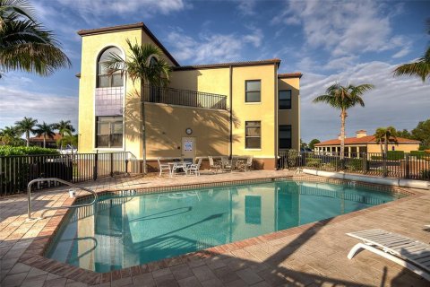 Condominio en alquiler en Punta Gorda, Florida, 2 dormitorios, 137.22 m2 № 242159 - foto 2