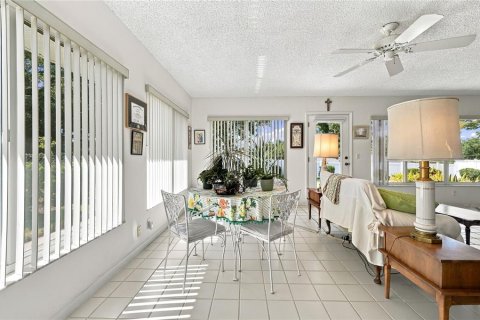 House in Winter Haven, Florida 3 bedrooms, 211.17 sq.m. № 2425261 - photo 13