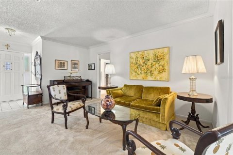 House in Winter Haven, Florida 3 bedrooms, 211.17 sq.m. № 2425261 - photo 5