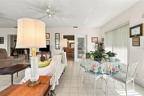 House in Winter Haven, Florida 3 bedrooms, 211.17 sq.m. № 2425261 - photo 12