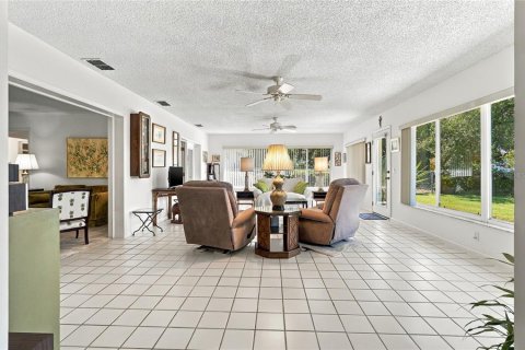 House in Winter Haven, Florida 3 bedrooms, 211.17 sq.m. № 2425261 - photo 7