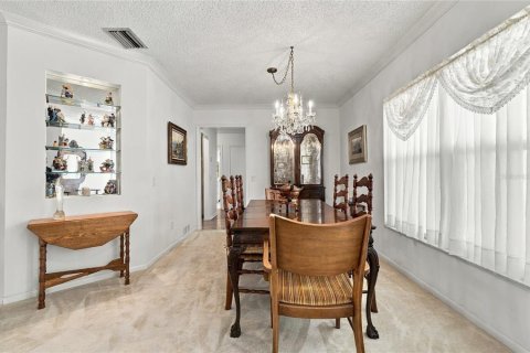 House in Winter Haven, Florida 3 bedrooms, 211.17 sq.m. № 2425261 - photo 16