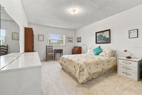 House in Winter Haven, Florida 3 bedrooms, 211.17 sq.m. № 2425261 - photo 30