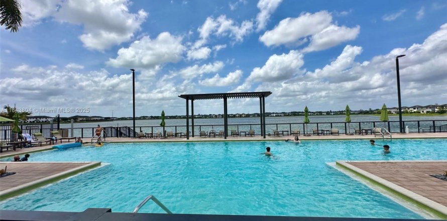 Touwnhouse à Miami Lakes, Floride 3 chambres, 137.12 m2 № 1852222