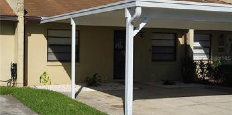 House in Winter Haven, Florida 2 bedrooms, 116.31 sq.m. № 1648104