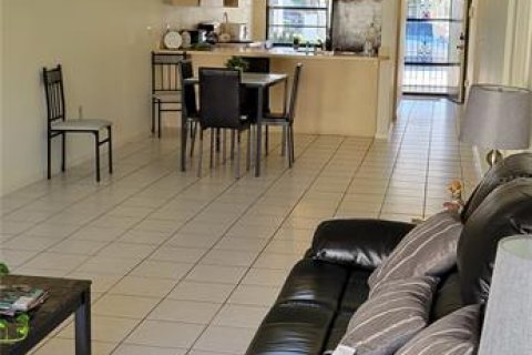 Купить виллу или дом в Уинтер-Хейвен, Флорида 5 комнат, 116.31м2, № 1648104 - фото 6