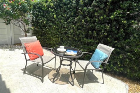 Villa ou maison à louer à Hollywood, Floride: 2 chambres, 119.84 m2 № 1930675 - photo 5