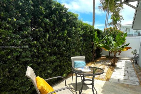 Villa ou maison à louer à Hollywood, Floride: 2 chambres, 119.84 m2 № 1930675 - photo 4