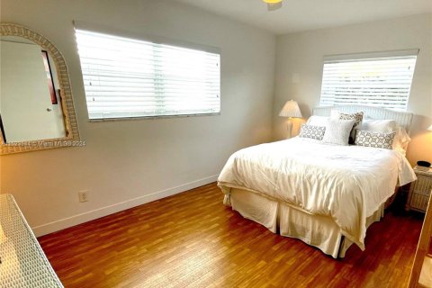 Villa ou maison à louer à Hollywood, Floride: 2 chambres, 119.84 m2 № 1930675 - photo 8