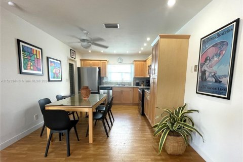 Villa ou maison à louer à Hollywood, Floride: 2 chambres, 119.84 m2 № 1930675 - photo 10