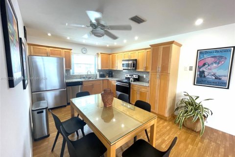 Villa ou maison à louer à Hollywood, Floride: 2 chambres, 119.84 m2 № 1930675 - photo 9