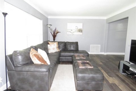 Снять в аренду виллу или дом в Сент-Питерсберг, Флорида 3 спальни, 139.91м2, № 1875799 - фото 2