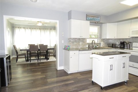 Снять в аренду виллу или дом в Сент-Питерсберг, Флорида 3 спальни, 139.91м2, № 1875799 - фото 5