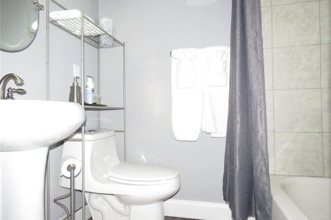 Снять в аренду виллу или дом в Сент-Питерсберг, Флорида 3 спальни, 139.91м2, № 1875799 - фото 13