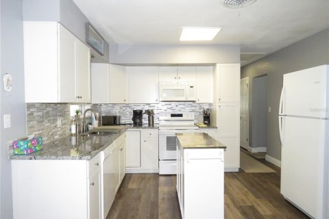 Снять в аренду виллу или дом в Сент-Питерсберг, Флорида 3 спальни, 139.91м2, № 1875799 - фото 6