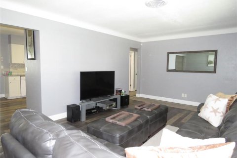 Снять в аренду виллу или дом в Сент-Питерсберг, Флорида 3 спальни, 139.91м2, № 1875799 - фото 3