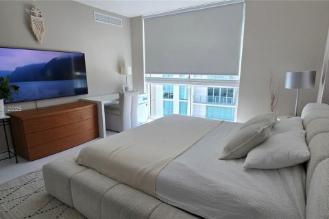 Снять в аренду кондоминиум в Санни-Айлс-Бич, Флорида 3 спальни, 134.43м2, № 2034658 - фото 2