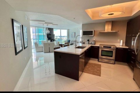 Снять в аренду кондоминиум в Санни-Айлс-Бич, Флорида 3 спальни, 134.43м2, № 2034658 - фото 7