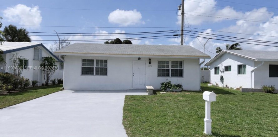 House in Tamarac, Florida 2 bedrooms, 91.14 sq.m. № 2056314