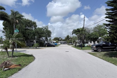 House in Tamarac, Florida 2 bedrooms, 91.14 sq.m. № 2056314 - photo 2