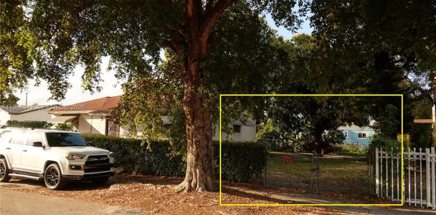 Land in Miami, Florida № 2027783