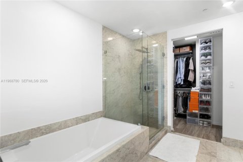 Condo in Miami, Florida, 2 bedrooms  № 2186048 - photo 15