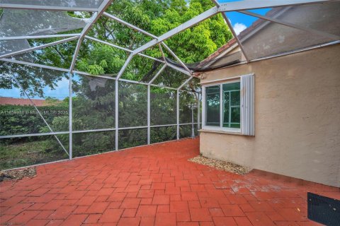House in Pembroke Pines, Florida 3 bedrooms, 146.97 sq.m. № 1891918 - photo 27