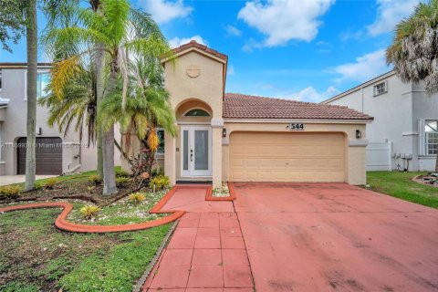 House in Pembroke Pines, Florida 3 bedrooms, 146.97 sq.m. № 1891918 - photo 1