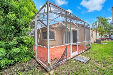 House in Pembroke Pines, Florida 3 bedrooms, 146.97 sq.m. № 1891918 - photo 29