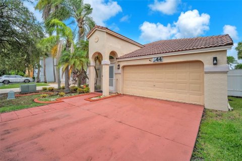 House in Pembroke Pines, Florida 3 bedrooms, 146.97 sq.m. № 1891918 - photo 3