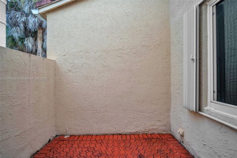 House in Pembroke Pines, Florida 3 bedrooms, 146.97 sq.m. № 1891918 - photo 25