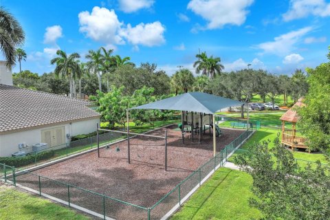 House in Pembroke Pines, Florida 3 bedrooms, 146.97 sq.m. № 1891918 - photo 30