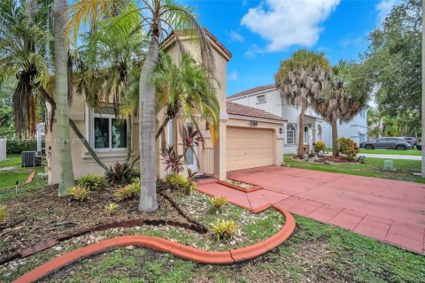 House in Pembroke Pines, Florida 3 bedrooms, 146.97 sq.m. № 1891918 - photo 2
