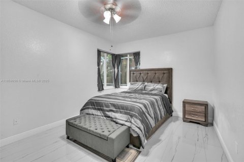 House in Pembroke Pines, Florida 3 bedrooms, 146.97 sq.m. № 1891918 - photo 20