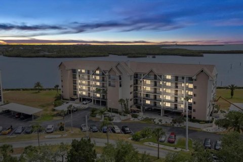 Condo à Port Richey, Floride, 2 chambres  № 2092281
