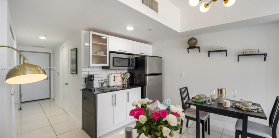 Studio à Condo à Miami, Floride  № 1729527
