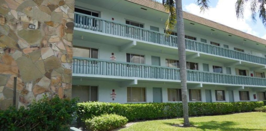 Condo in Palm Springs, Florida, 2 bedrooms  № 2242259