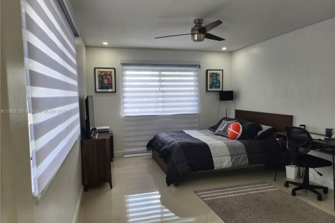 Townhouse in Doral, Florida 4 bedrooms, 176.33 sq.m. № 1954579 - photo 24