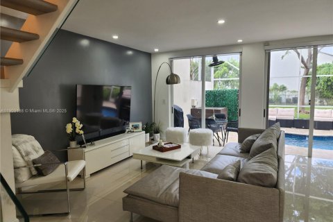 Townhouse in Doral, Florida 4 bedrooms, 176.33 sq.m. № 1954579 - photo 8