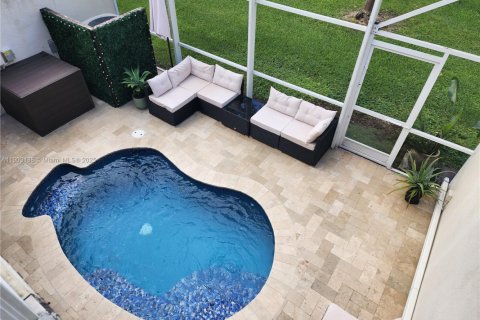 Townhouse in Doral, Florida 4 bedrooms, 176.33 sq.m. № 1954579 - photo 15