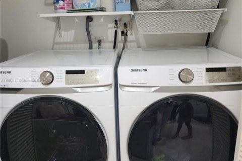 Townhouse in Doral, Florida 4 bedrooms, 176.33 sq.m. № 1954579 - photo 26