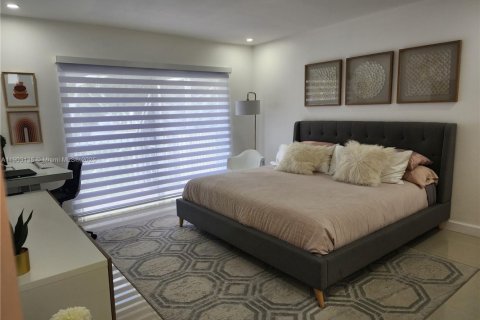 Townhouse in Doral, Florida 4 bedrooms, 176.33 sq.m. № 1954579 - photo 13